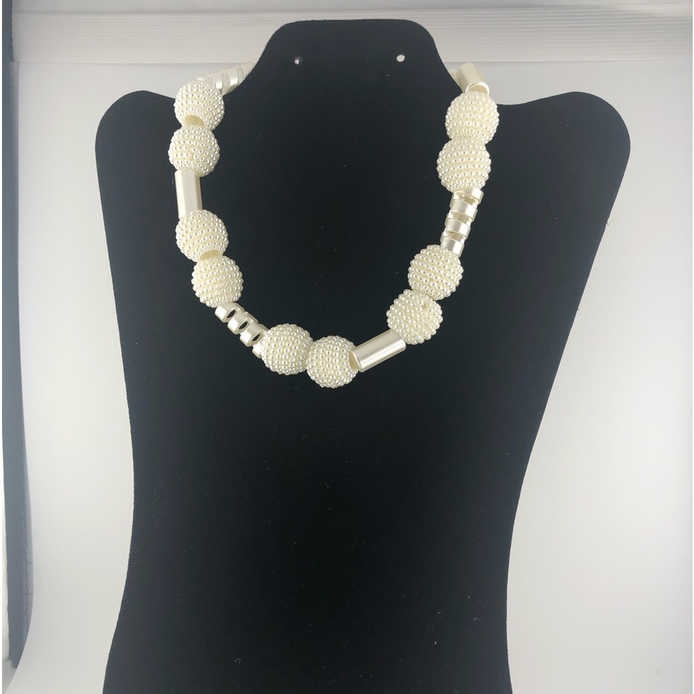White Pearl Stretch choker